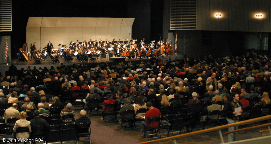 audiencebeforeconcert3.jpg