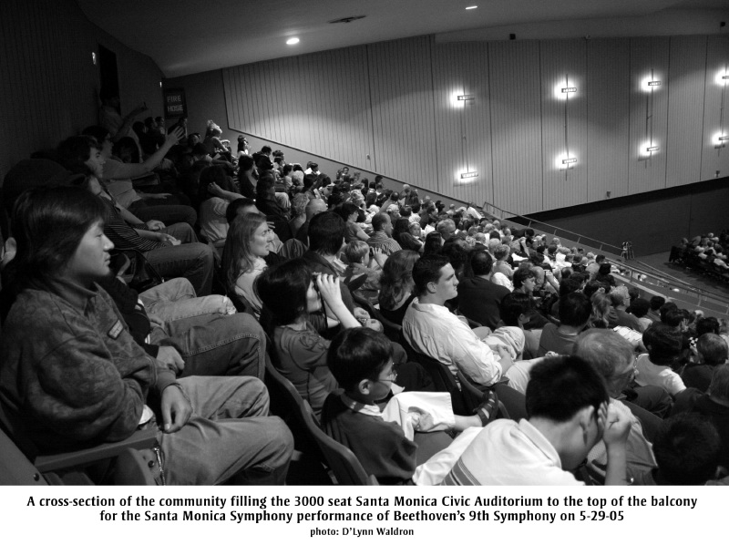 balconyaudiencebw.jpg
